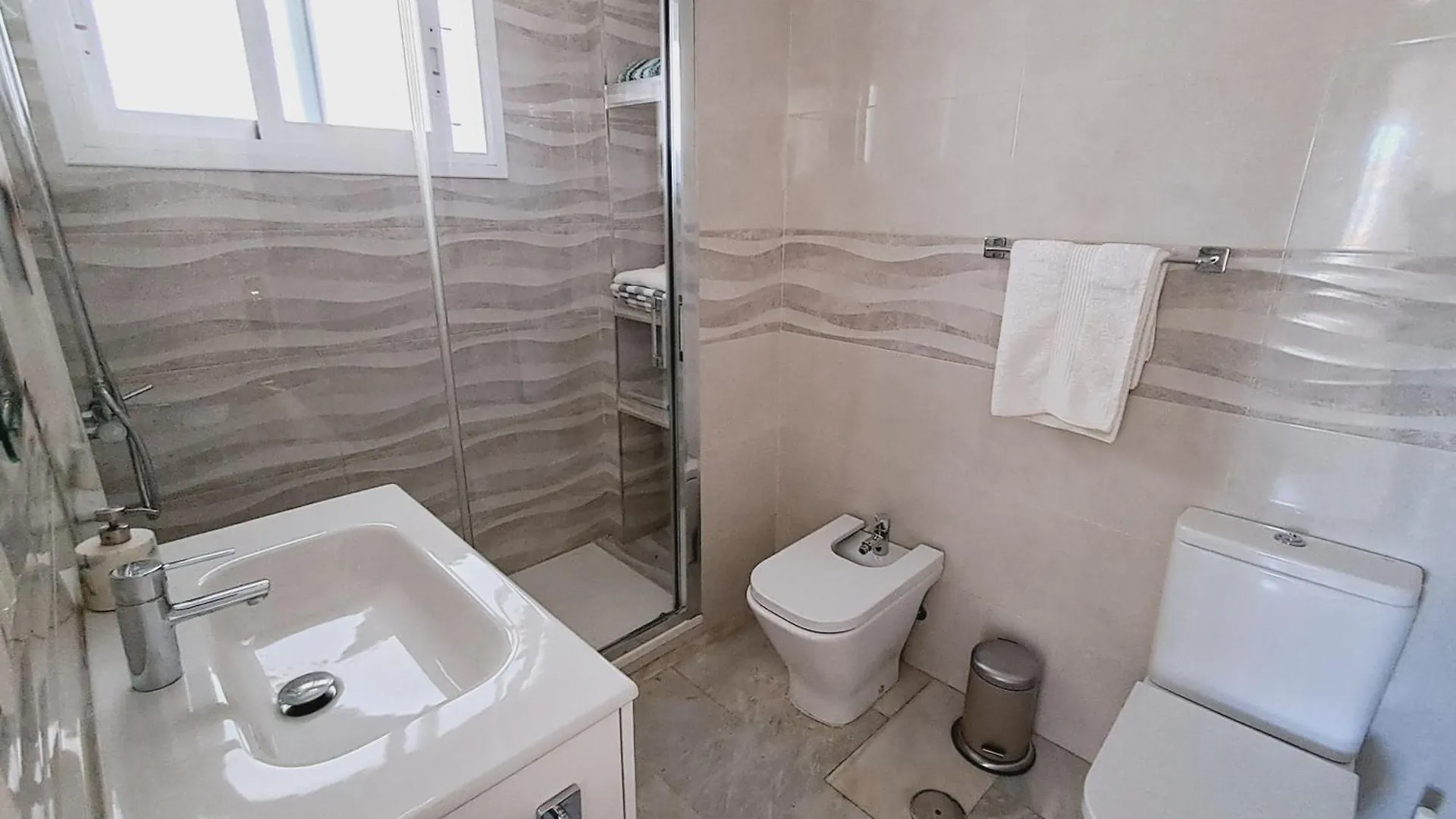 2 Bed With Pool Views Benalmadena Appartement