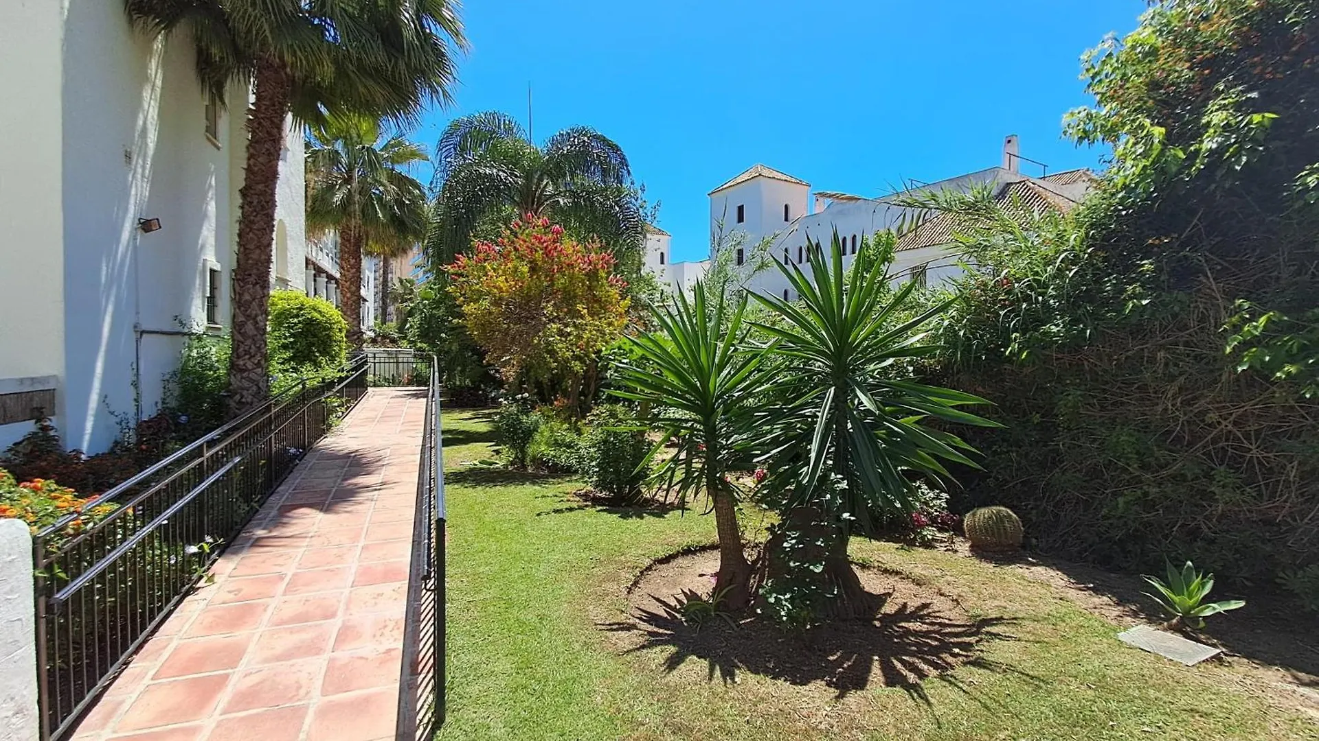 2 Bed With Pool Views Benalmadena Apartman 0*,